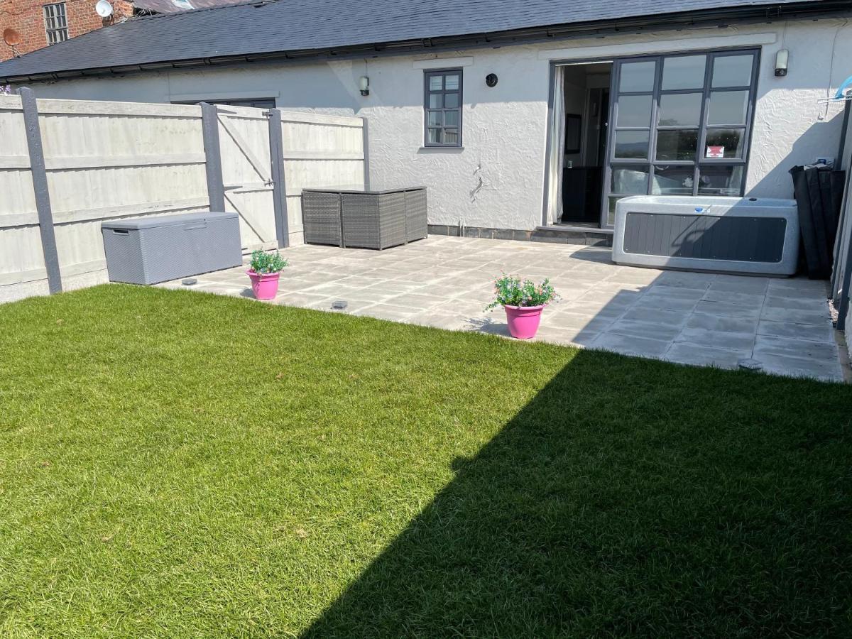Dwylig Isa Holiday Cottages Rhuddlan Exterior photo