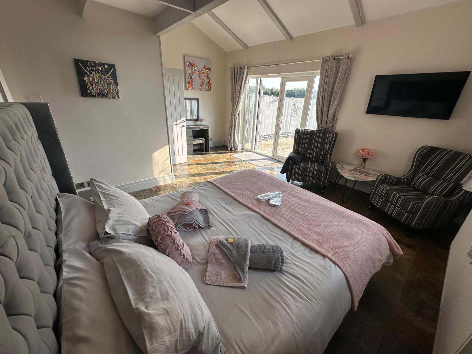 Dwylig Isa Holiday Cottages Rhuddlan Room photo