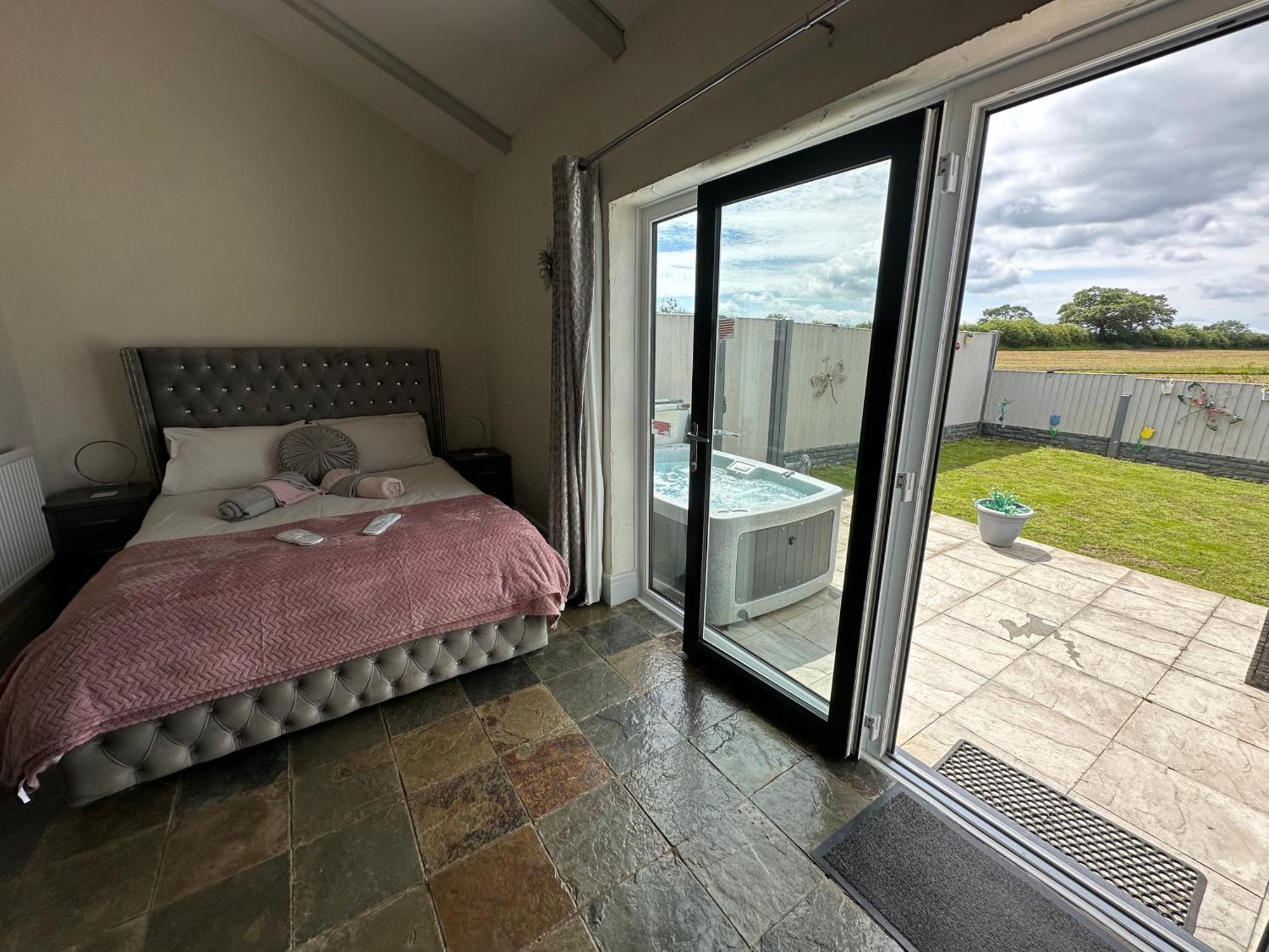 Dwylig Isa Holiday Cottages Rhuddlan Exterior photo